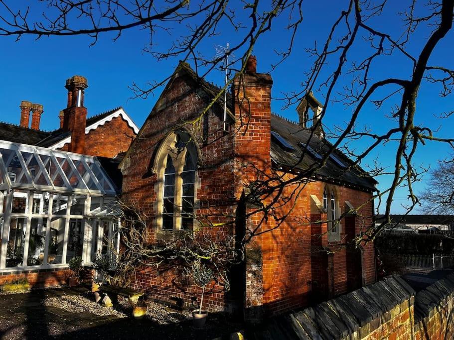 Апартаменты The Old School House Retreat Tibberton  Экстерьер фото