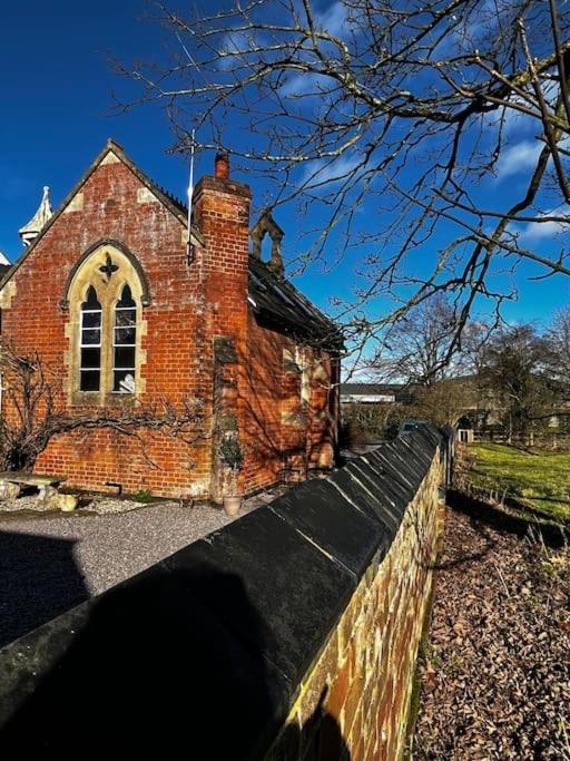 Апартаменты The Old School House Retreat Tibberton  Экстерьер фото
