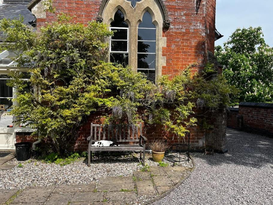 Апартаменты The Old School House Retreat Tibberton  Экстерьер фото